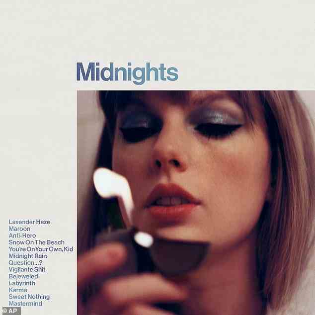 Überglücklich über Midnights: Die Blockbuster-Veröffentlichung des Superstars „Midnights“ am 21. Oktober wurde zum meistgestreamten Album an einem einzigen Tag und half Taylor dabei, den Rekord für den meistgestreamten Künstler an einem einzigen Tag zu brechen