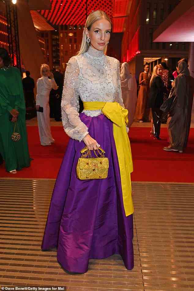 Opulent: Leonie Hanne besuchte das Event in einem gold-lila Kleid