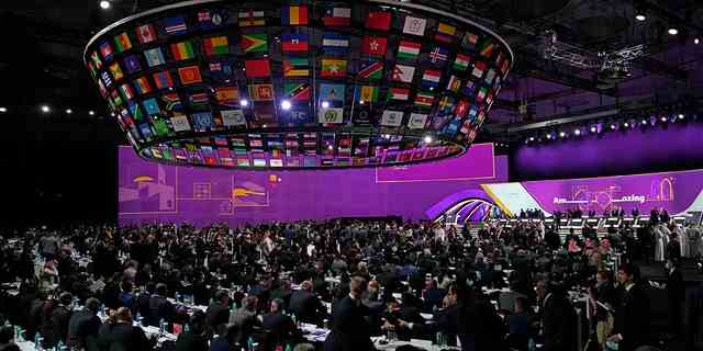 Delegierte nehmen am Donnerstag, 31. März 2022, am FIFA-Kongress im Doha Exhibition and Convention Centre in Doha, Katar, teil.