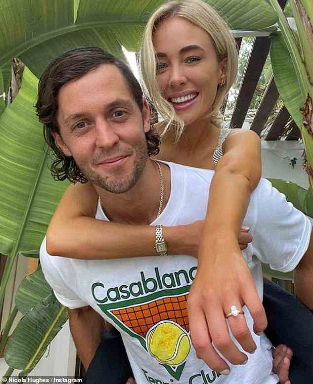 Sie sagte ja!  Charlie schlug Nicola während einer Reise nach Ibiza im September 2020 mit einem schillernden Diamantring vor (Bild)