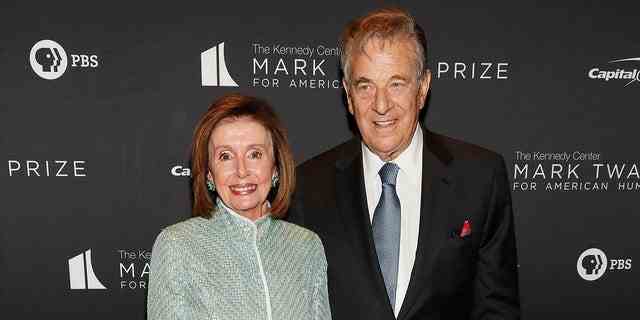Nancy Pelosi und Paul Pelosi besuchen den 23. jährlichen Mark Twain Prize For American Humor im Kennedy Center.
