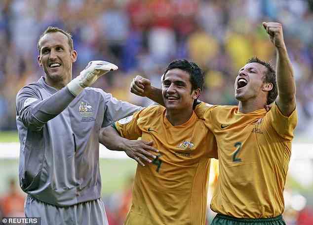 Cahills (Mitte) beeindruckender Doppelsieg führte dazu, dass Australien Japan bei der Weltmeisterschaft 2006 mit 3:1 besiegte – und er trug auch dazu bei, John Aloisi für einen Last-Minute-Sieger vorzubereiten