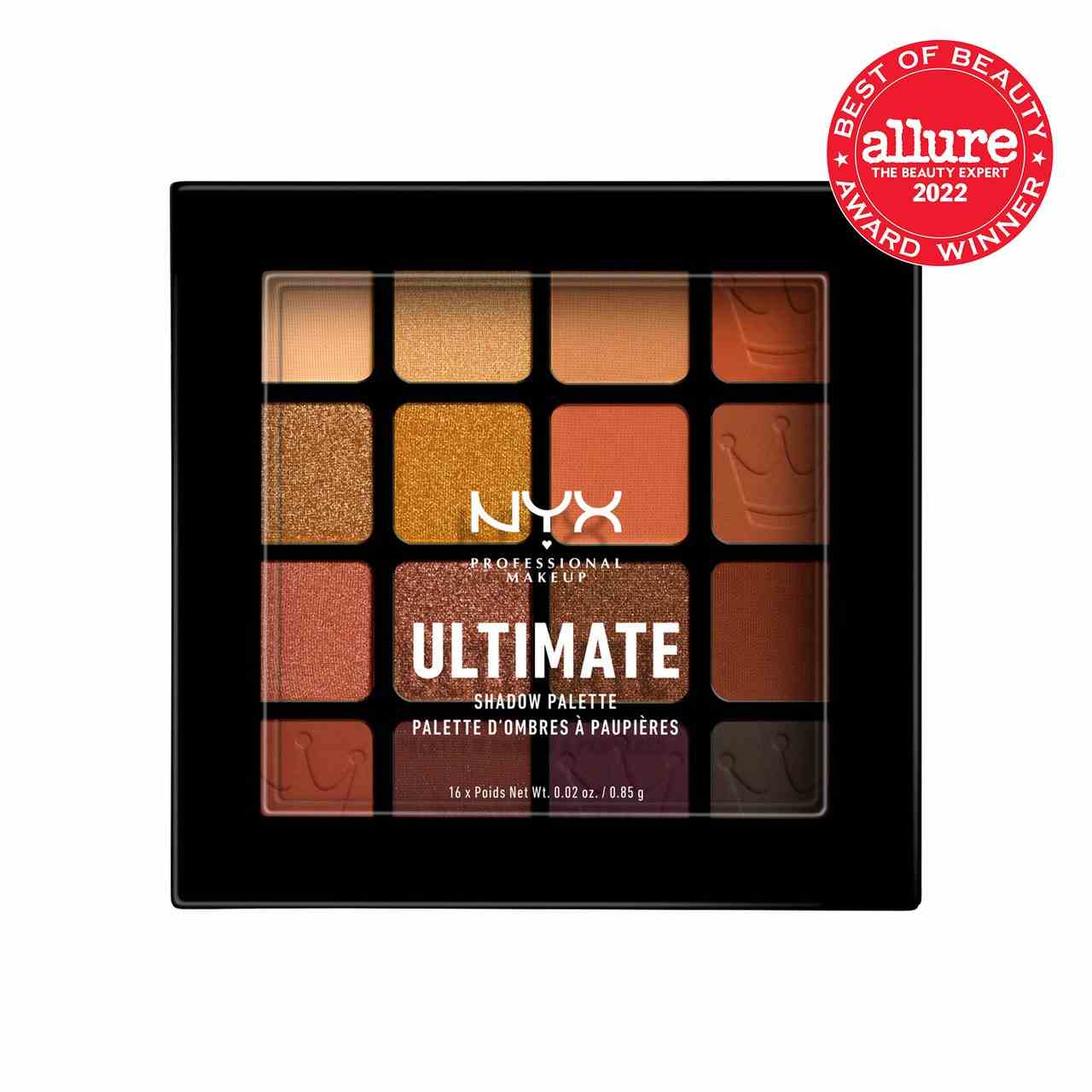 NYX Professional Makeup Ultimate Queen Shadow Palette, schwarze Palette aus warmen braunen Lidschatten mit rotem „Best of Beauty“-Sticker auf weißem Hintergrund