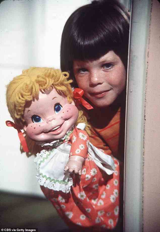 Aufstieg zum Ruhm: Der ehemalige Kinderstar – jetzt 59 – wurde im Alter von sechs Jahren als Dorothy „Dodie“ Harper-Douglas (im Bild) in den letzten drei Staffeln der CBS-Sitcom berühmt, eine Rolle, die sie von 1969 bis 1972 spielte