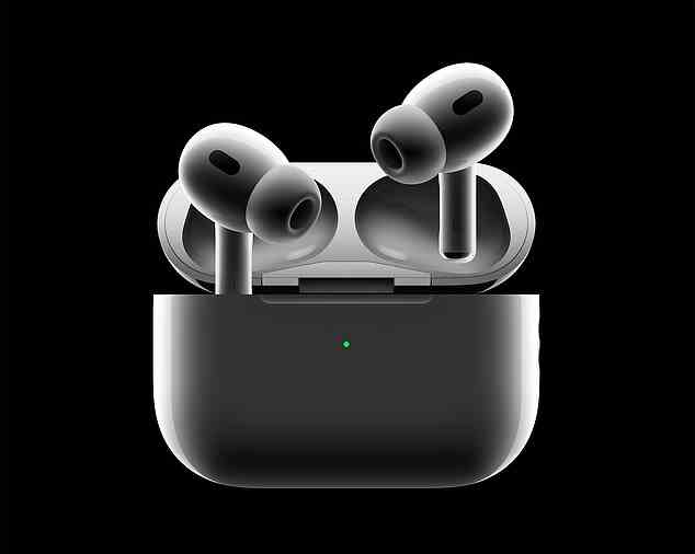 Insider-Behauptung: Apple könnte eine neue, billigere Version seiner drahtlosen Ohrhörer entwickeln, die ihm helfen wird, mit der Konkurrenz mitzuhalten, schlagen Branchenquellen vor.  Es wurde gemunkelt, dass der Tech-Riese an einem Produkt namens „AirPods Lite“ arbeitet.  Abgebildet sind Apples AirPods Pro 2
