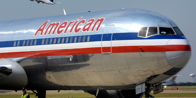 Ein Jet der American Airlines am Dallas-Fort Worth International Airport.  Reiseexperten sagen, dass es in der Regel sicherer ist, Flüge direkt über die Fluggesellschaften zu buchen als über einen Drittanbieter.