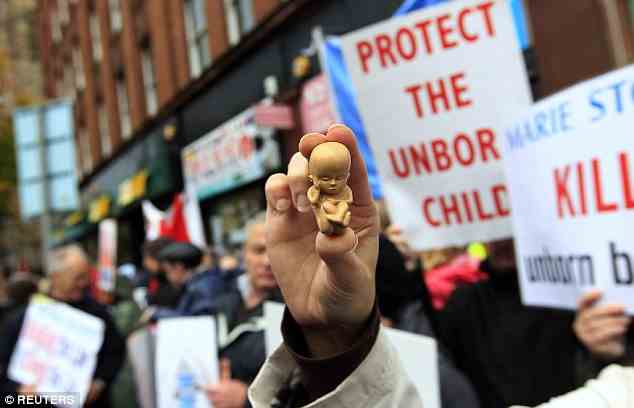 Pufferzonen, die Proteste außerhalb aller Abtreibungskliniken verbieten, könnten später in diesem Jahr eingeführt werden, hoffen Aktivisten (Aktenfoto)