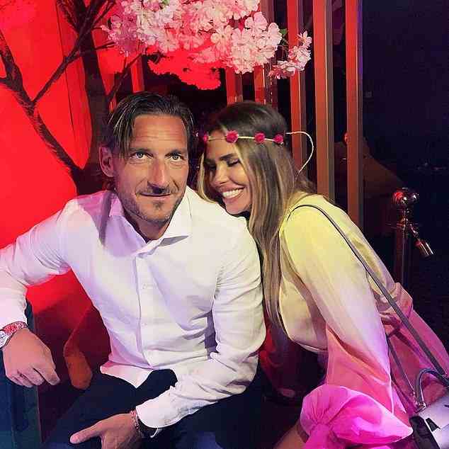 Francesco Totti behauptet, Ex-Frau Ilary Blasi habe seine Rolex-Uhren gestohlen, während ihre bittere Trennung weitergeht