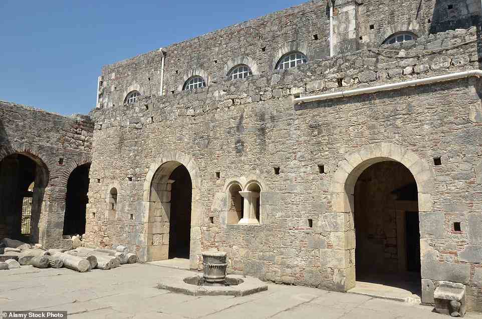Die byzantinische Kirche (im Bild), die über den alten Fundamenten errichtet wurde, war zwischen dem 5. und 12. Jahrhundert ein Ort der Anbetung für orthodoxe Christen