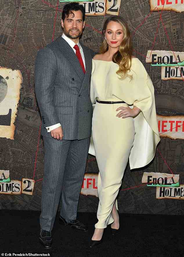 Glückliches Paar: Henry Cavill, 39, und seine Freundin Natalie Viscuso gaben ihr Debüt auf dem roten Teppich als Paar bei der Premiere von Enola Holmes 2 in New York am frühen Donnerstag