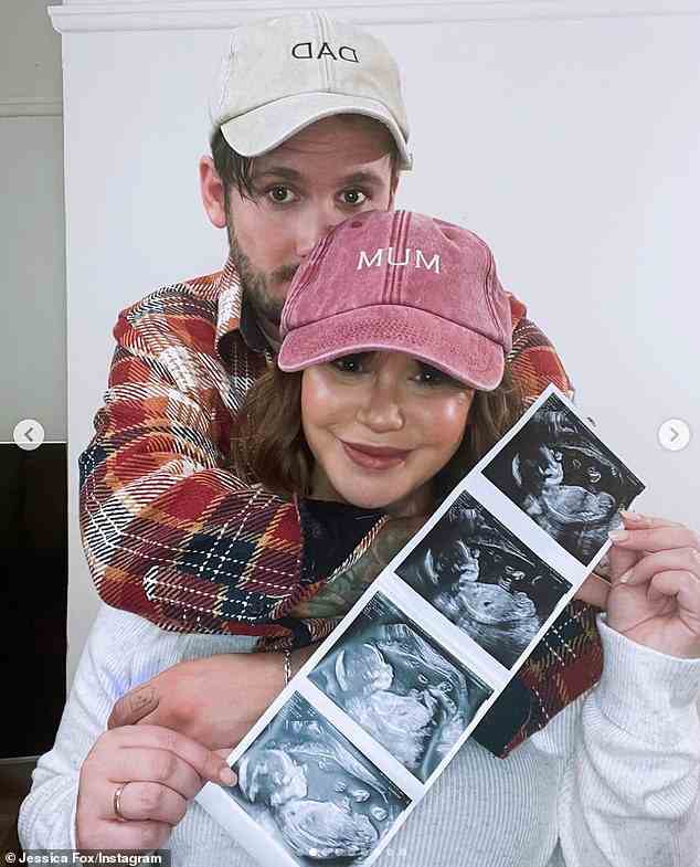 Herzliche Glückwünsche!  Hollyoaks-Star Jessica Fox hat bekannt gegeben, dass sie mit ihrem Ehemann Nicholas Willes ihr erstes Kind erwartet