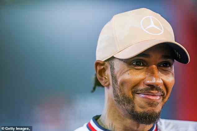 Lewis Hamilton droht eine Geldstrafe, nachdem er im dritten Training in Singapur einen Nasenstecker getragen hat