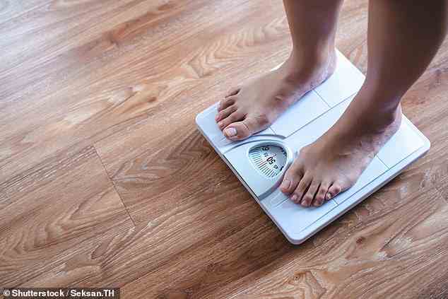 Forscher in Australien untersuchten den Unterschied in der Gewichtsabnahme bei übergewichtigen oder fettleibigen Männern und Frauen, denen die gleichen appetitzügelnden Medikamente verabreicht wurden.  Während Frauen etwa ein Fünftel ihres Körpergewichts verloren, verloren Männer, die die gleichen Medikamente einnahmen, nur 13 Prozent, so das Team der University of Sydney