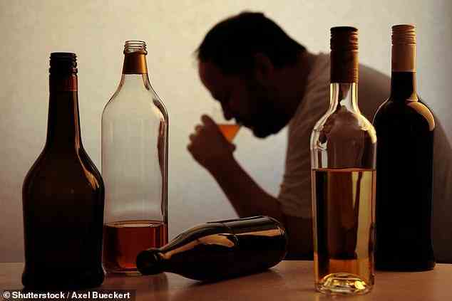Todesfälle durch alkoholbedingte Lebererkrankungen erreichten auf dem Höhepunkt der Covid-Pandemie Rekordwerte, wie Zahlen des NHS zeigen (Archivbild)