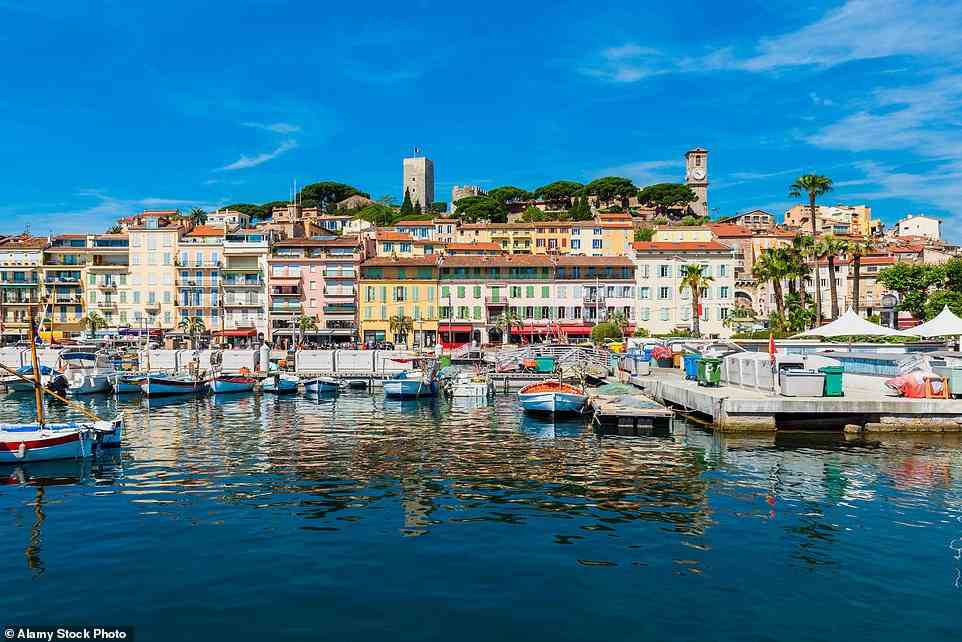 Glamour mit kleinem Budget: Susannah Jowitt besucht Cannes und verrät: „Wenn du wie ich ein begrenztes Budget hast, vermeidest du die Festivals und den Hochsommer und gehst in die Nebensaison.“  Oben sind Boote und Restaurants an der farbenfrohen Uferpromenade