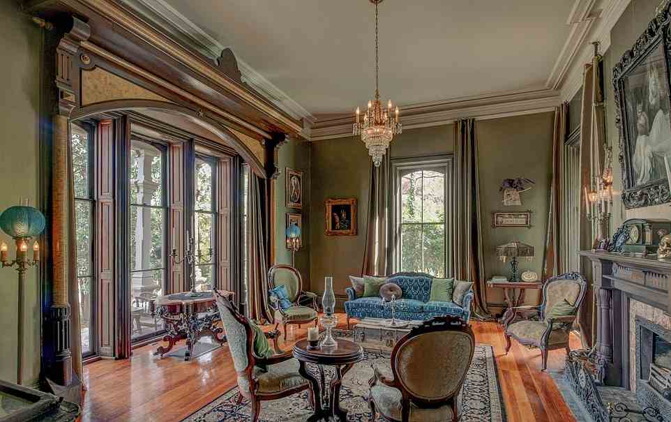 Das Haus wurde 2019 für 350.000 US-Dollar gekauft und die derzeitigen Eigentümer, die nicht namentlich genannt wurden, restaurierten es im ursprünglichen viktorianischen Stil