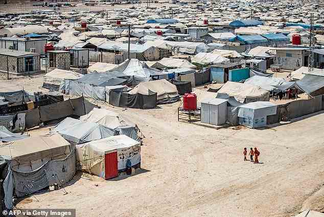 Kyle Sandilands forderte die Menschen auf, sich an die harten Bedingungen zu erinnern, unter denen die Frauen in den syrischen Flüchtlingslagern leben (Bild, al-Hol).