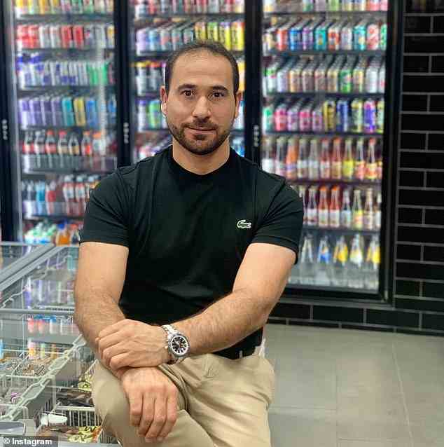Hazem Sedda, Inhaber und Manager des Redfern Convenience Store (im Bild), hat bereits eine weitere Bestellung von Prime auf dem Weg, da er voraussagt, dass sein aktueller Vorrat „nicht bis Ende der Woche reichen wird“.