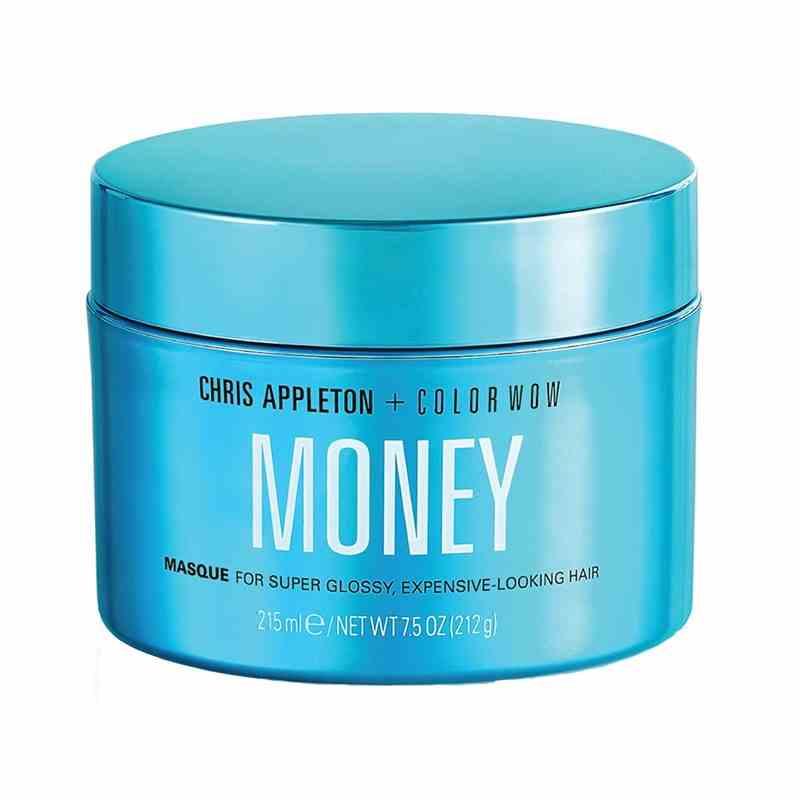 Ein blaues Glas der Color Wow X Chris Appleton Money Masque auf weißem Hintergrund