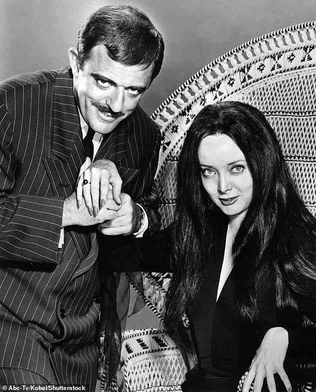 The Addams Family entstand als Comic von Charles Addams und wurde in den 1960er Jahren zu einer beliebten TV-Show mit John Astin und Carolyn Jones (im Bild).