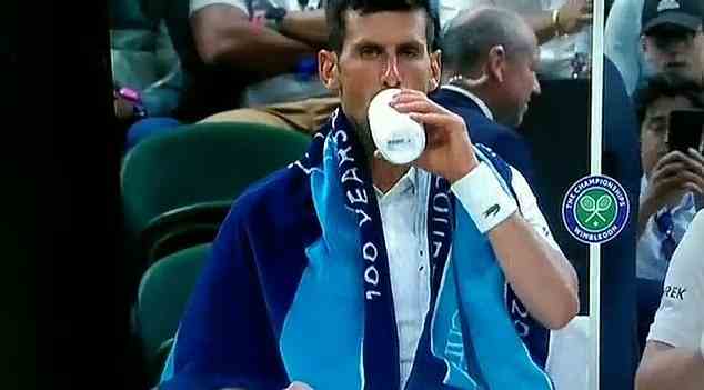 Novak Djokovic (im Bild) sorgte während Wimbledon für Verwirrung über seine bizarre Trinkgewohnheit, als er während eines Spiels eine Substanz aus einer Flasche einzuatmen schien