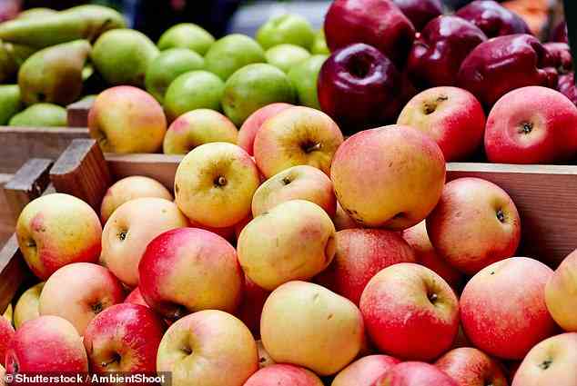 Wissenschaftler raten den Menschen jetzt, täglich das Äquivalent eines Apfels, einige Beeren und zwei Tassen Tee zu sich zu nehmen