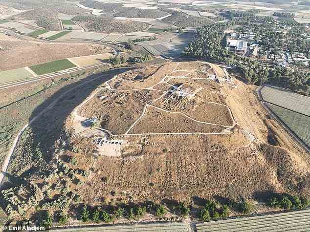 Der Kamm wurde 2017 in Tel Lachish in Israel ausgegraben, aber die Buchstaben wurden erst Anfang dieses Jahres von einem Archäologen entdeckt