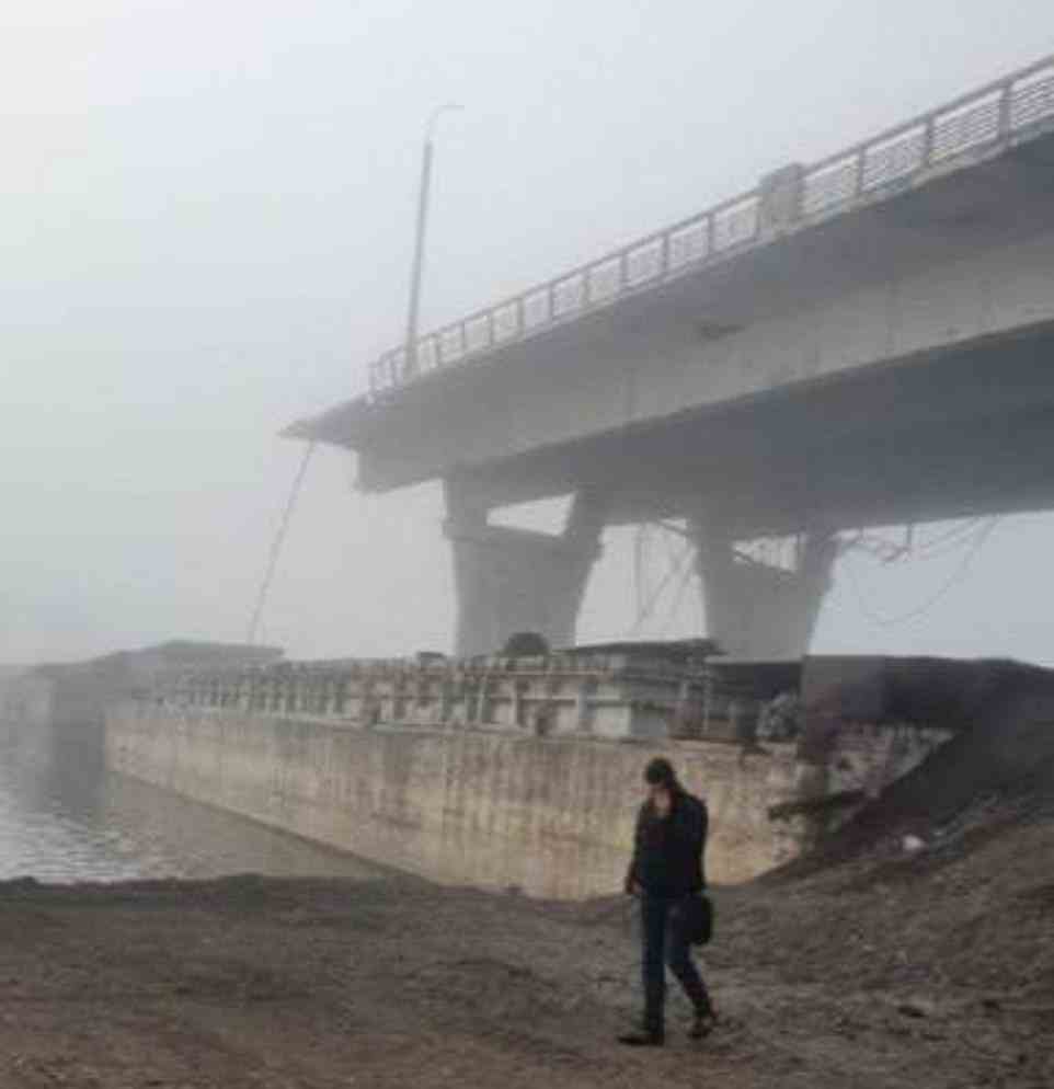 The Antonovskiy Bridge, which is the main route out of Kherson, appears to have been completely destroyed overnight