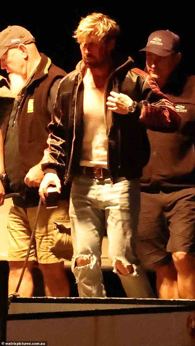 Ryan Gosling (im Bild) trug für seine Szenen eine offene Lederjacke und ein weißes T-Shirt