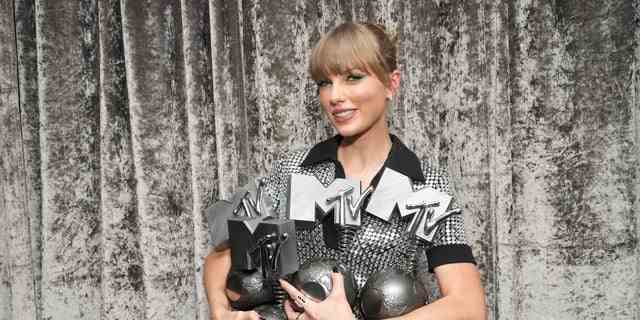Taylor Swift zeigt am Sonntag in Deutschland ihre Auszeichnungen von den MTV EMAs.
