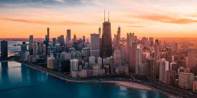 Chicago-Skyline bei Sonnenuntergang.