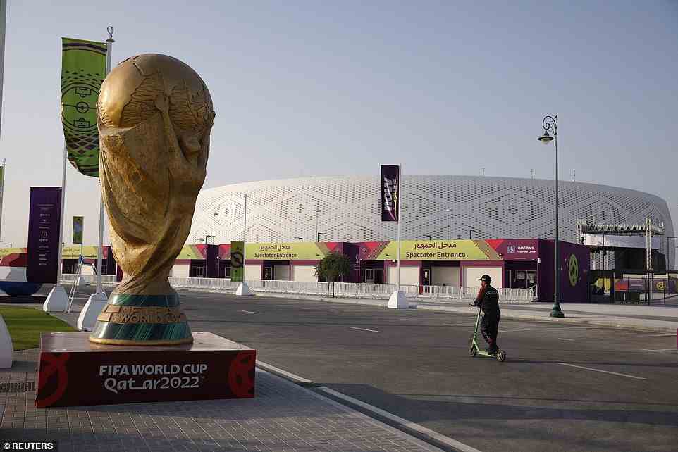 Das Schiff wurde von Katar für die Dauer der Weltmeisterschaft in Doha, Katar, gechartert und wird die Partner des englischen Kaders beherbergen