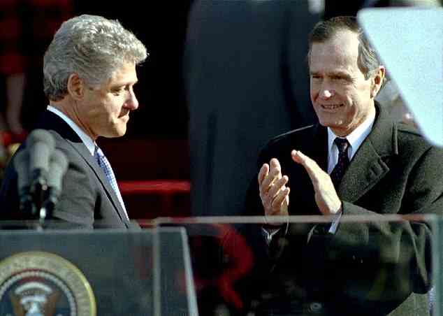 Bush applaudierte Clinton an seinem Amtsantritt 1993 (im Bild)