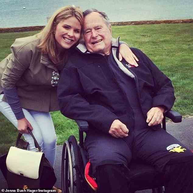 Bush Hager mit ihrem verstorbenen Großvater in einem Bild, das auf ihrer Instagram-Seite geteilt wurde