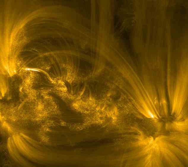 Der Solar Orbiter hat im Mai während seiner größten Annäherung neue Bilder der Sonne geteilt.  Sonnenaktivität wie Eruptionen und die riesigen Eruptionen, die als koronale Massenauswürfe bekannt sind, werden durch die magnetische Aktivität der Sonne angetrieben (im Bild).