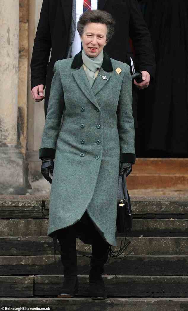 Prinzessin Anne stellte sich vor, wie sie heute Nachmittag Dunfermline Abbey besucht, um ihr 950-jähriges Bestehen zu feiern