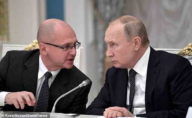 Sergej Kirijenko (links) ist Putins stellvertretender Stabschef und gilt als Kandidat für die künftige Präsidentschaft