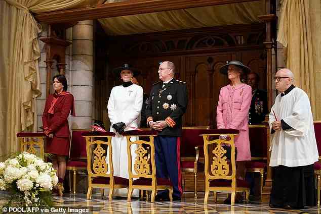 Das Paar saß bei der Zeremonie, die jedes Jahr am 19. November gefeiert wird, neben Prinzessin Caroline von Hannover und Prinzessin Stephanie von Monaco
