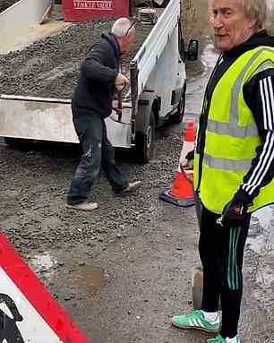 Sir Rod repariert mit seinen Freunden eine beschädigte Straße