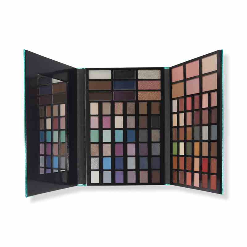die Ulta Beauty Box Ultimate Color Edition auf weißem Hintergrund