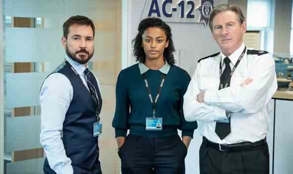 Adrian als Supt Ted Hastings, Mitte, in Line Of Duty