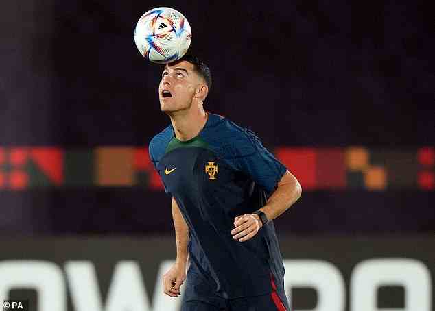 Ronaldo hat am Donnerstag vor Portugals Eröffnungsspiel gegen Ghana einige Balljongleure gespielt