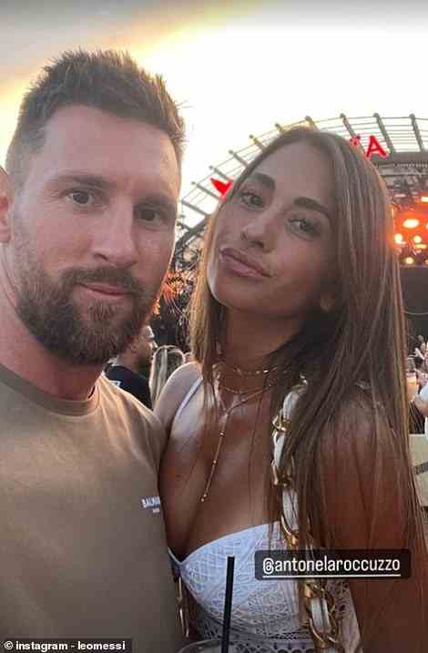 Messi wurde von seiner Frau Antonela Roccuzzo im Ushuaia, einem Strandhotel auf Ibiza, begleitet