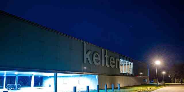 Das Kelten- und Römermuseum ist im Abendlicht in Manching, Deutschland, Dienstag, 22. November 2022, abgebildet.