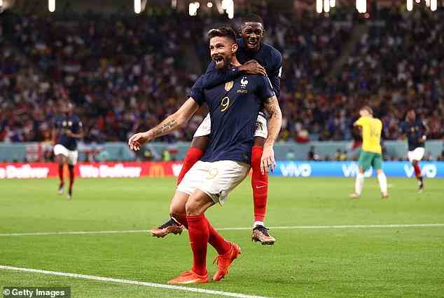 Aber Frankreich drehte das Spiel innerhalb von vier Minuten dank der Tore von Adrien Rabiot und Olivier Giroud (oben), bevor es in der zweiten Halbzeit zwei weitere Tore erzielte