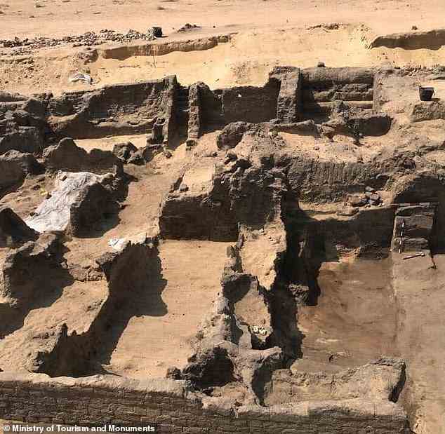 Mumien wurden in der Nekropole von Qewaisna gefunden, einer Grabstätte in Ägypten mit Hunderten von Gräbern aus verschiedenen Epochen der Geschichte des Landes