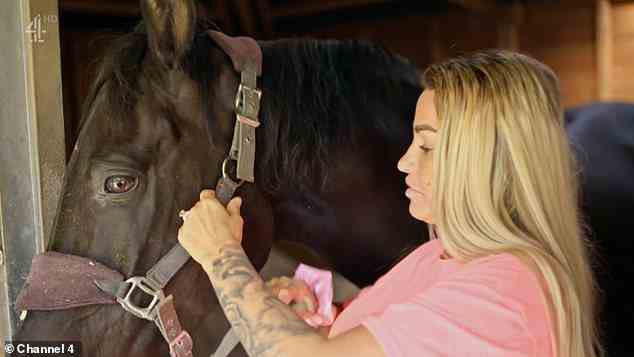 Animal mad: Katies Zuhause ist eine Menagerie von Haustieren und sie ist auch eine begeisterte Reiterin