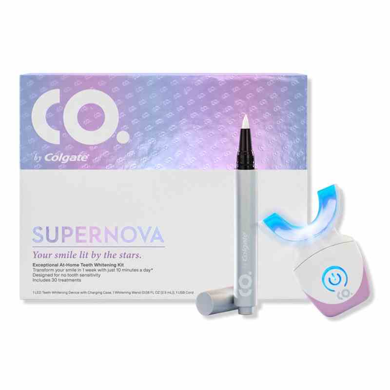 Das CO. by Colgate SuperNova At-Home Teeth Whitening Kit auf weißem Hintergrund