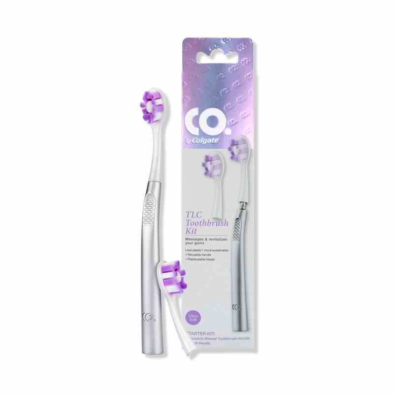 Das CO. by Colgate TLC Toothbrush Starter Kit auf weißem Hintergrund