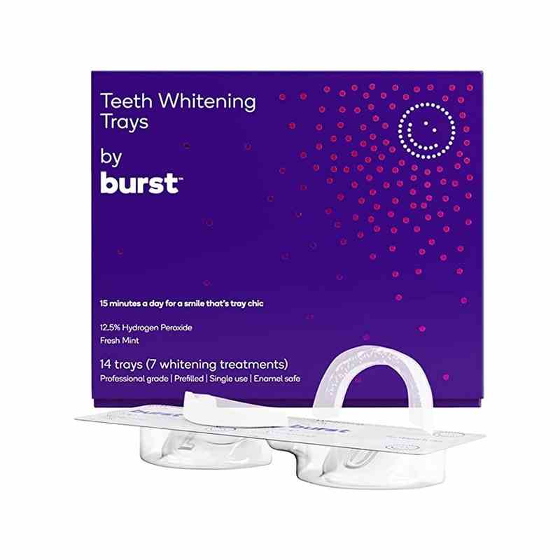 Die Burst Oral Care Teeth Whitening Trays auf weißem Hintergrund